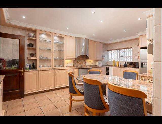 5 BEDROOM HOUSE FOR SALE IN BASSONIA